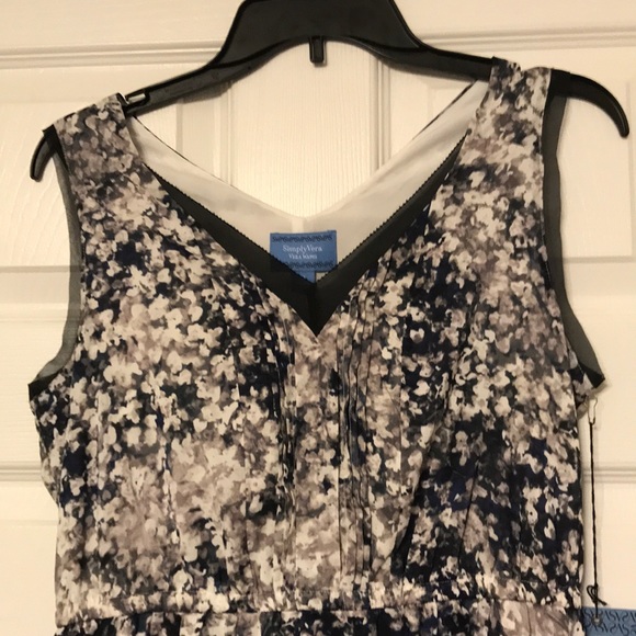 NWT Simply Vera Gray and White Patterned Dress - Picture 2 of 7